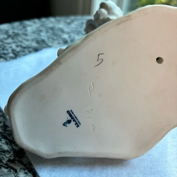 LLADRO rare Little Girl with Lamb #1010 AUTHENTIC matte finish 1969 retired 1989